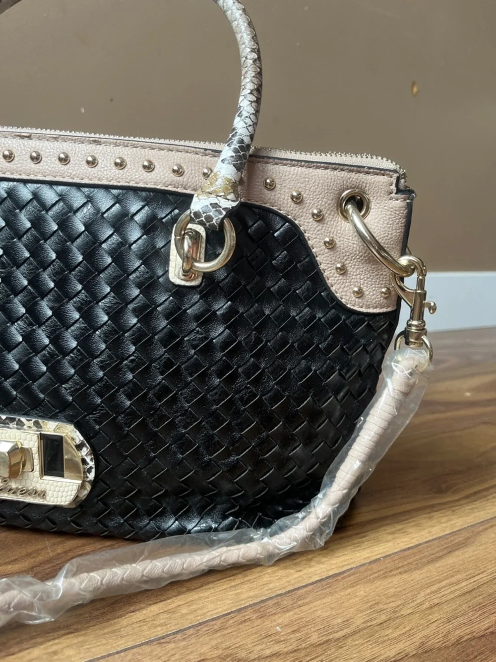 Guess Black Woven Shoulder Bag with Cream Trim and Gold Accents - Picture 4 of 9